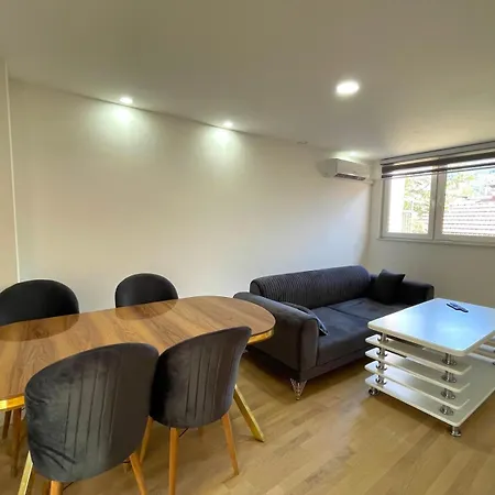 Engadin's Center Apartamento Saraievo