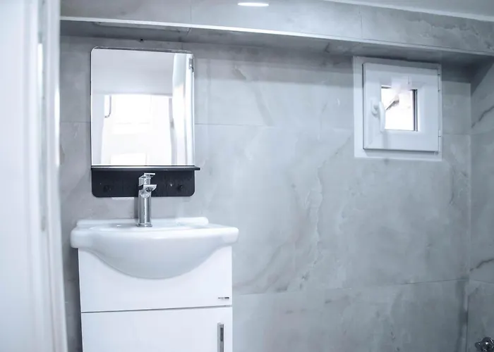 Engadin's Center 公寓 *